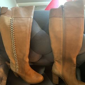 Gianni Bini Suede tan boot, size 9.5, new with box, chunky style heel. Stylish